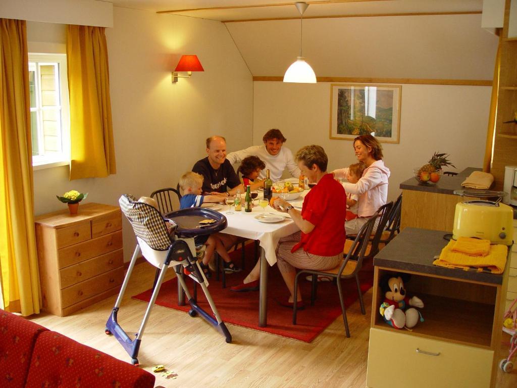 Park Molenheide Hotel Houthalen Room photo